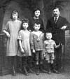 Famille Chevallard : En haut mes grands parents, en bas, de gauche à droite : Alice, Georgette, Louis (mon père) et Rémi